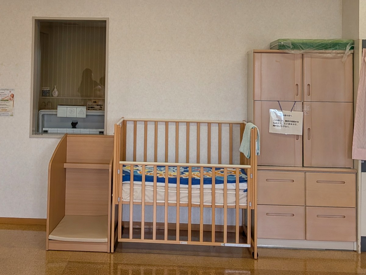 業務用おむつ交換台スタンドタイプ
導入事例（岡山市の公共施設・設置状況）