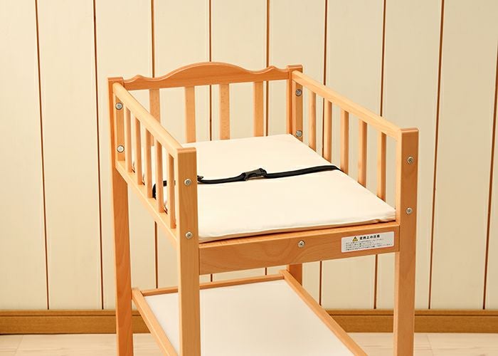 ベビーベッドとオムツ替えマット　合わせて ポータブルベビーベッド おむつ替えテーブル付（グレー）」について